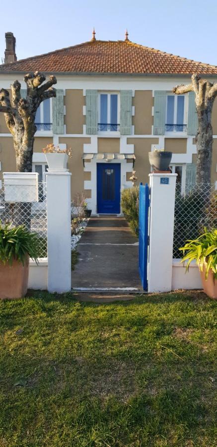Grande Maison Charentaise Avec Vue Sur Le Chenal Superbes Couches De Soleil Sur L Estuaire De La Gironde! Mortagne-sur-Gironde Екстериор снимка
