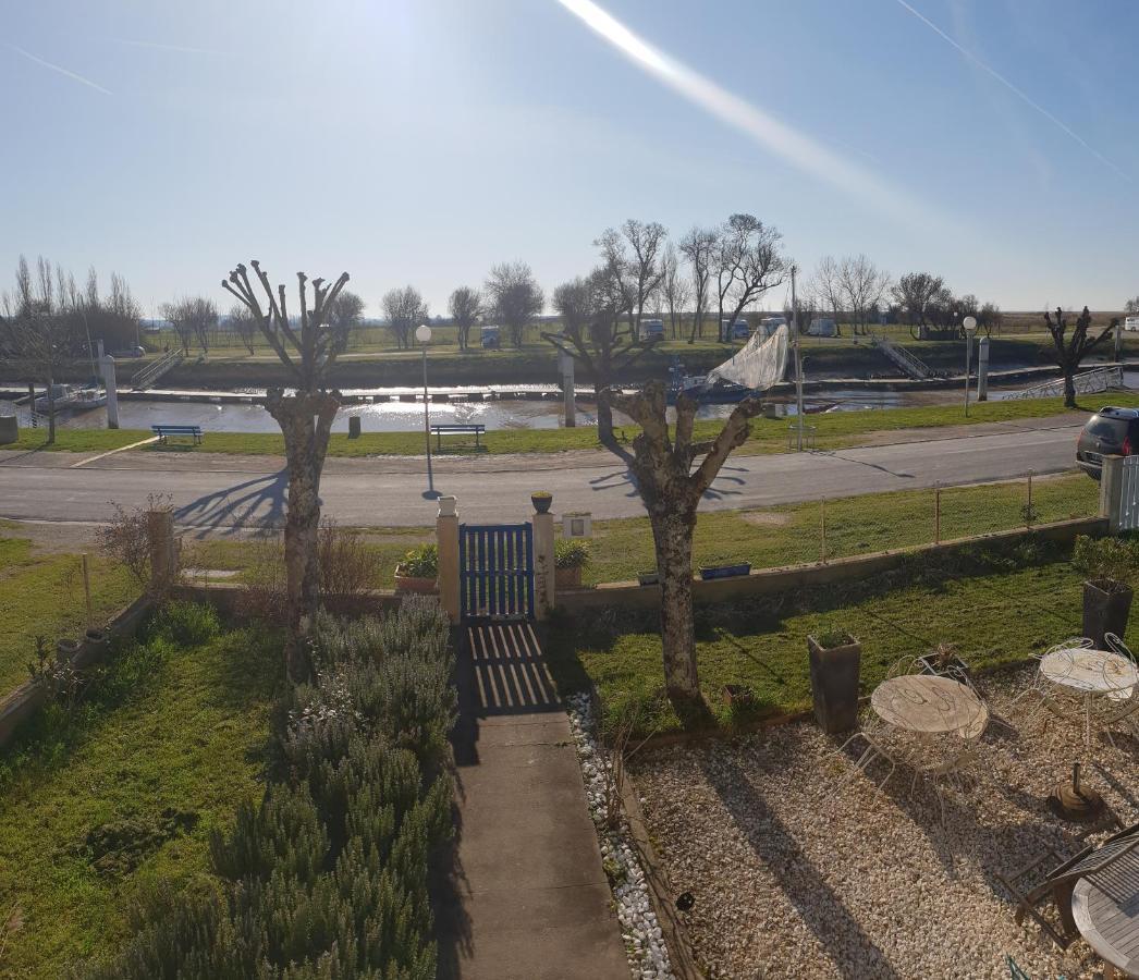 Grande Maison Charentaise Avec Vue Sur Le Chenal Superbes Couches De Soleil Sur L Estuaire De La Gironde! Mortagne-sur-Gironde Екстериор снимка