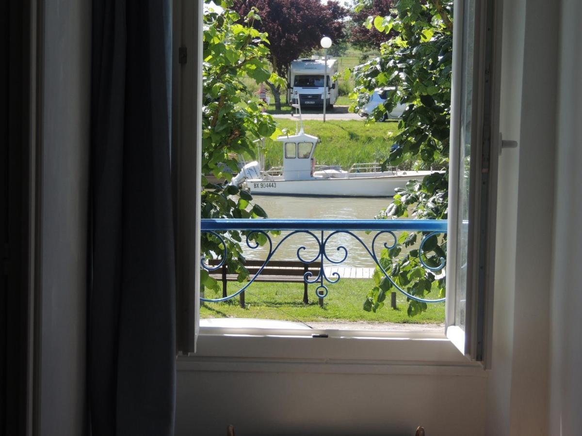 Grande Maison Charentaise Avec Vue Sur Le Chenal Superbes Couches De Soleil Sur L Estuaire De La Gironde! Mortagne-sur-Gironde Екстериор снимка
